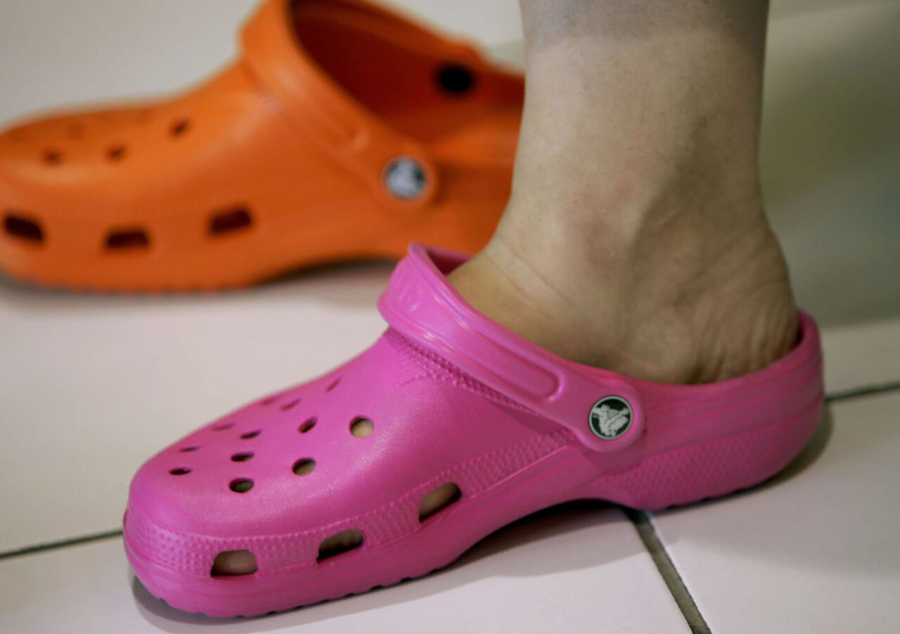 Wat? Crocs zijn heel slecht voor je gezondheid! Dit wisten we niet!