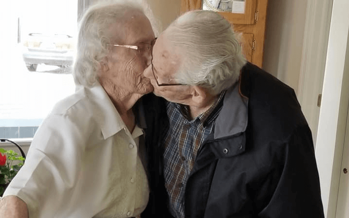 Hartverscheurend: echtpaar moet na 73 jaar gedwongen uit elkaar...
