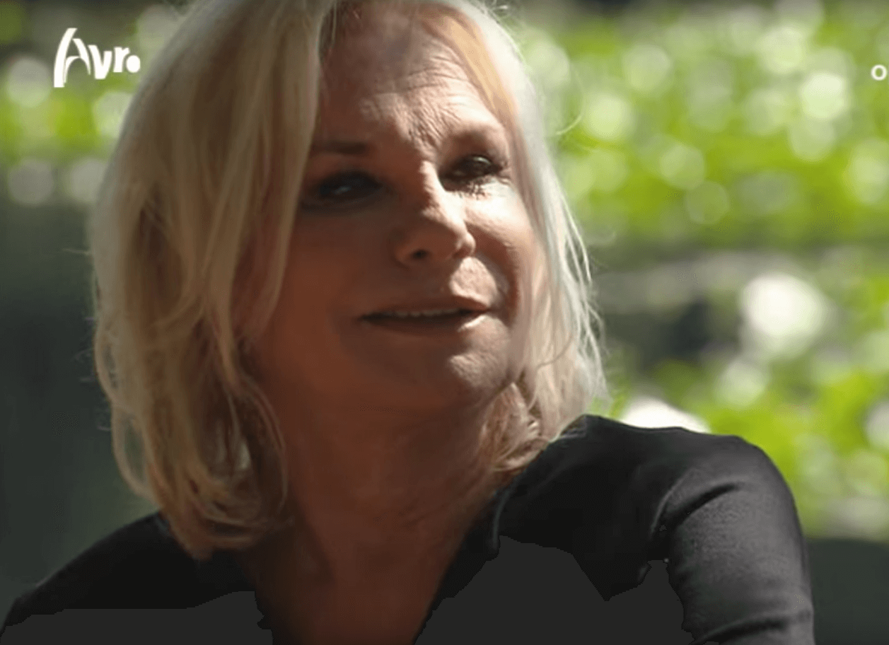 Wauw, wat was Monique van der Ven een schoonheid vroeger! Moet je eens zien wat een plaatje