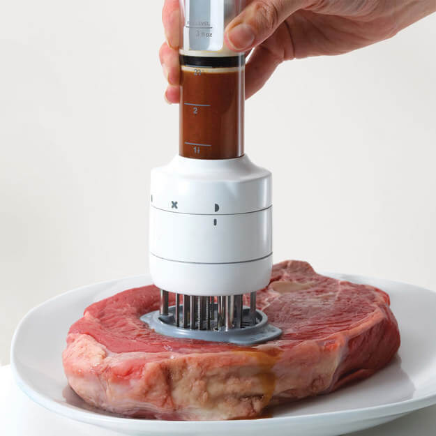 De marinade infusing meat tenderizer