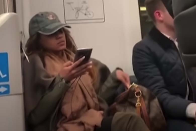 Asociale passagier wordt hard aangepakt door rest van de trein