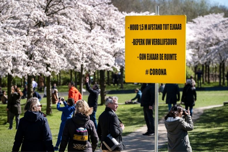 Politie en artsen slaan alarm: ‘Blijf alsjeblieft binnen, er gaan mensen dood’