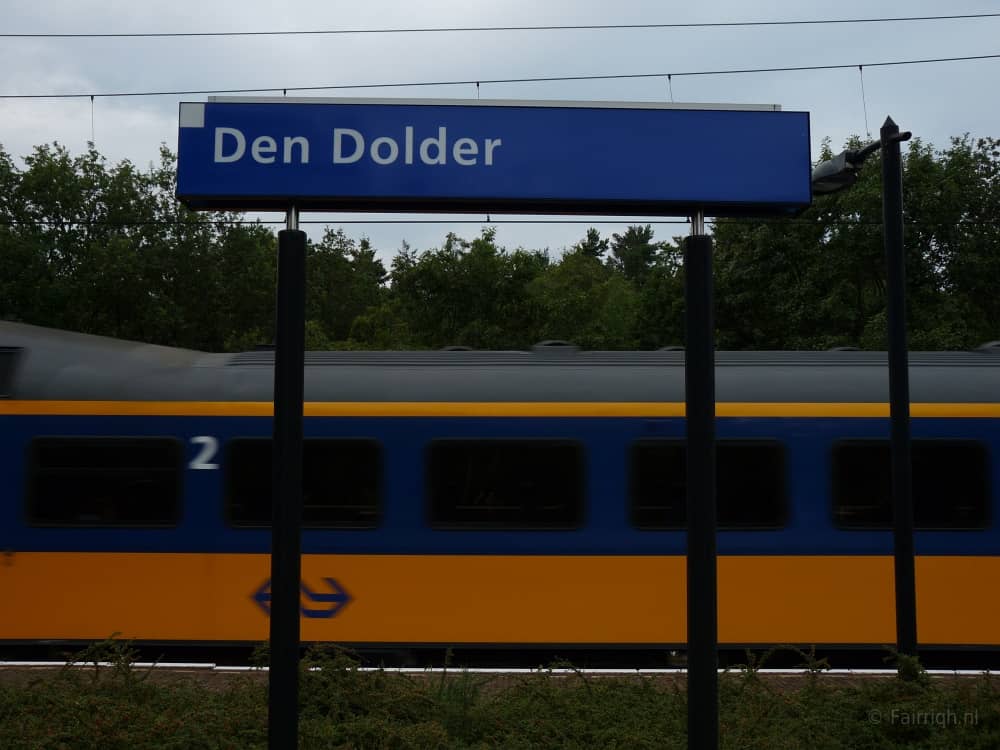 Vrouw van 80 wordt de trein uitgezet! Ze had zelfs een kaartje gekocht! Echt om te huilen dit!
