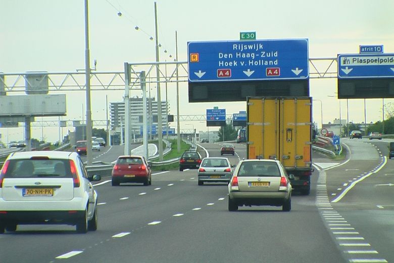 Rijkswaterstaat klaar met omwisselen snelheidsborden: op alle snelwegen 100 kilometer per uur