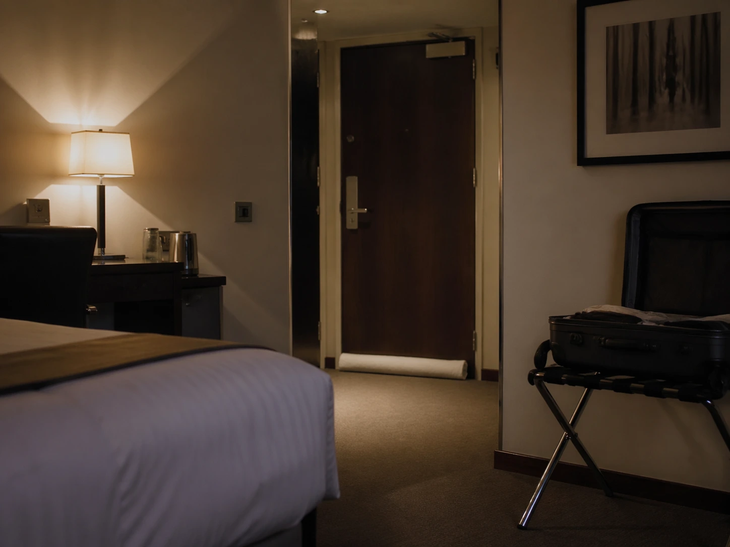 Leg altijd een handdoek onder de deur van je hotelkamer. Dit is waarom.