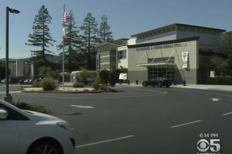 School suspends teenager for the clothes she’s wearing, her father is not pleased