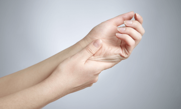 Heb je ook zo vaak last van een slapende arm? HIER kan het aan liggen en zó kom je er het snelst vanaf!
