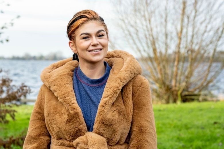 Nieuwe kiekjes van zoontje Roxeanne Hazes: 'Lijkt veel op z'n opa'
