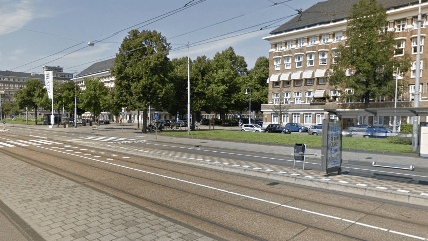 Bizar: Amsterdamse taxichauffeur mishandelt vrouwelijke klant, politie zoekt getuigen!
