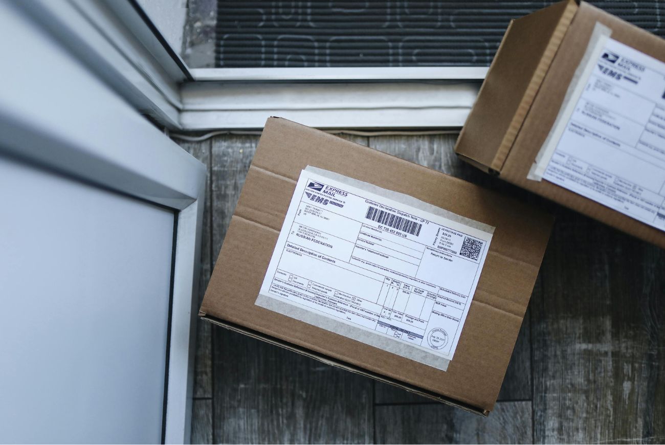 Mag postbezorger pakketje in hal appartementencomplex zetten?