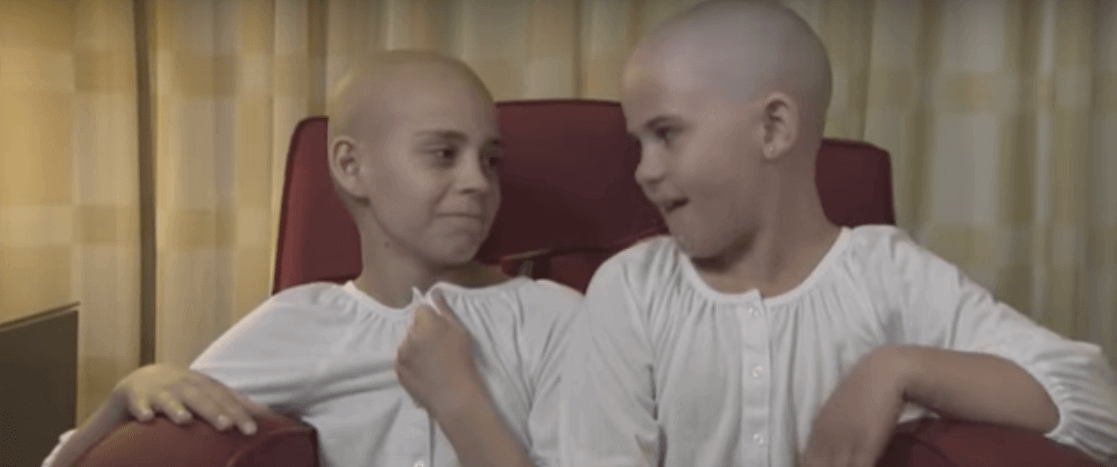 Dit meisje van 9 jaar scheert haar hoofd kaal maar wordt weggestuurd door school! Voor ons is ze een held!