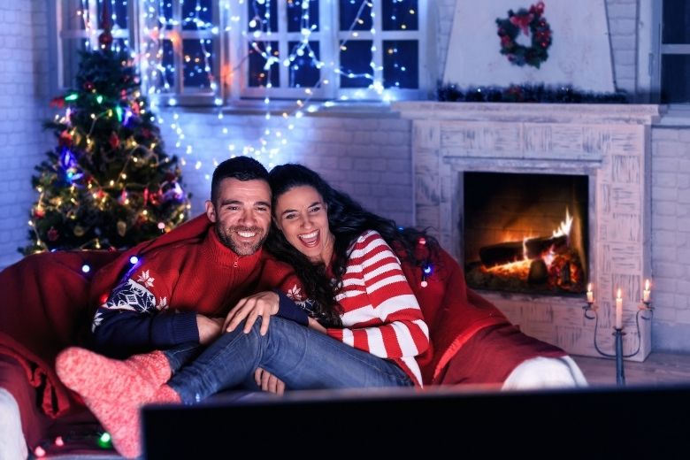 Onderzoek wijst uit: koppels die samen kerstfilms kijken zijn gelukkiger