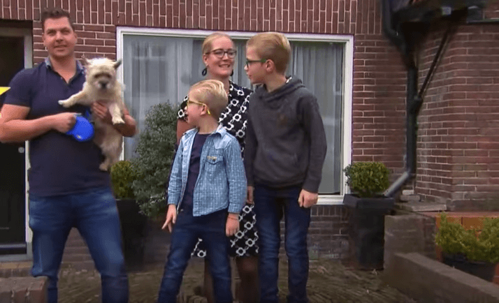 Ken je de Posjes nog uit 'Helemaal Het Einde'? De familie krijgt nu déze eigen serie!
