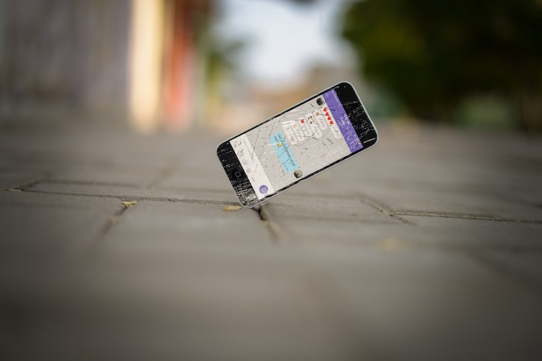 Lifehack: krassen in je telefoonscherm kun je verhelpen met tandpasta