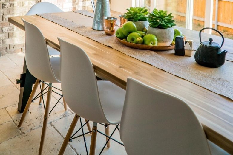 Vlekken op je houten meubels? De makkelijke oplossing heb je al in huis!