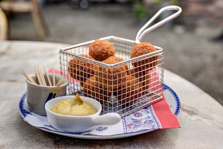 Waarschuwing: Heb jij bitterballen van DIT merk in de diepvries liggen? NIET opeten!