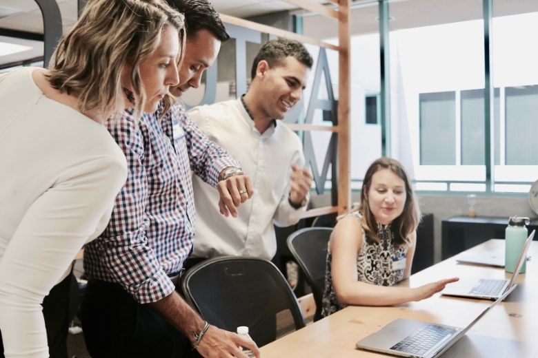Moet je eerder aanwezig zijn op je werk? Dan moet je baas betalen