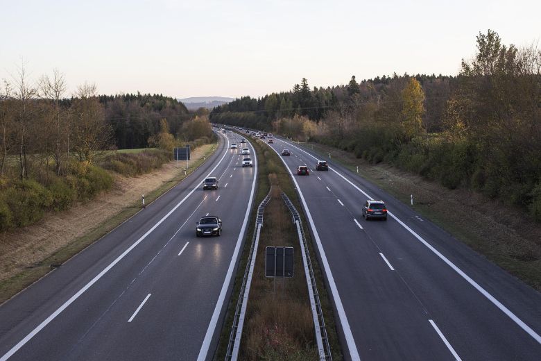 Kabinet overweegt: mogelijk ook in avond 100 kilometer per uur