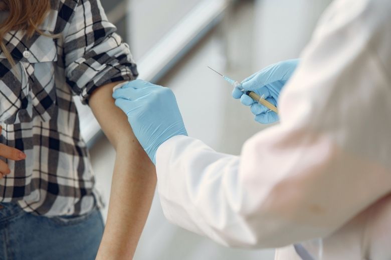 Dít zijn tot nu toe de bijwerkingen van het coronavaccin in Nederland 