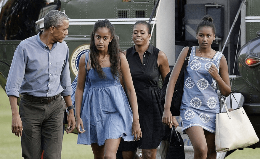 Deze kant van Malia Obama hebben we nog niet gezien... Wat zou haar vader hiervan vinden?