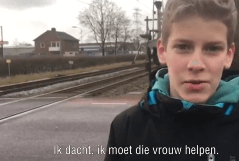 Wat een ongelofelijke held: Ruben (15) redt een gevallen oude vrouw van een aanstormende trein