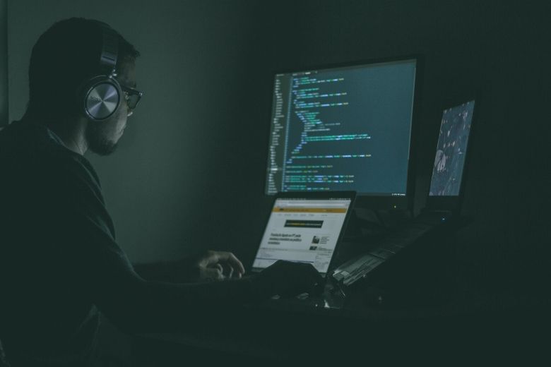 Politie waarschuwt: vanaf vandaag kans op duizenden 'besmette' computers! DELEN a.u.b!