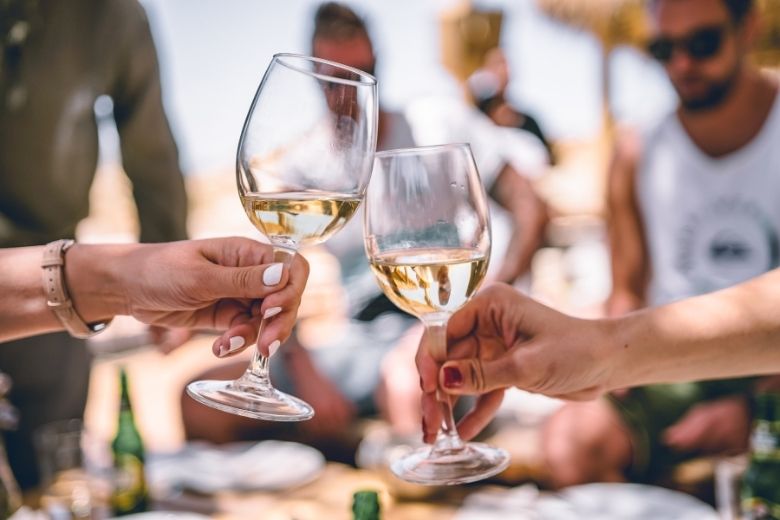 Onderzoekers beweren: 'Alcohol met mate drinken is nog steeds schadelijk'