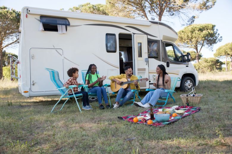 Aha! Zoveel dagen mag je camper of caravan thuis voor de deur staan