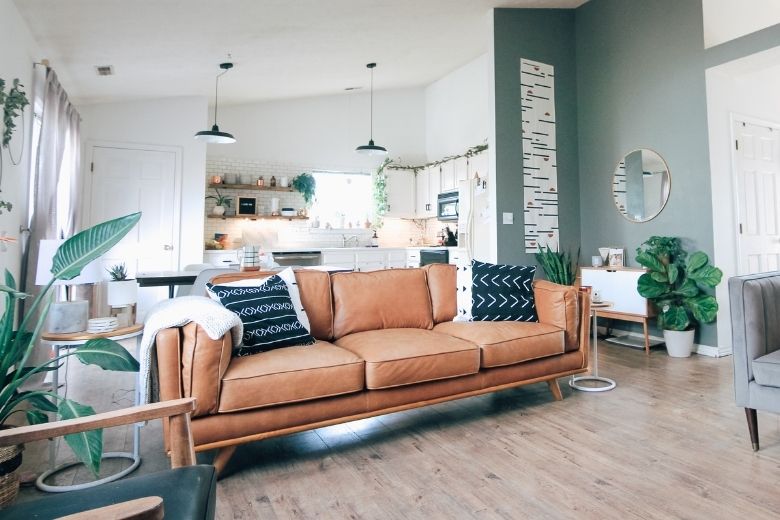 Je woonkamer een make-over geven met een klein budget? Dat doe je zo