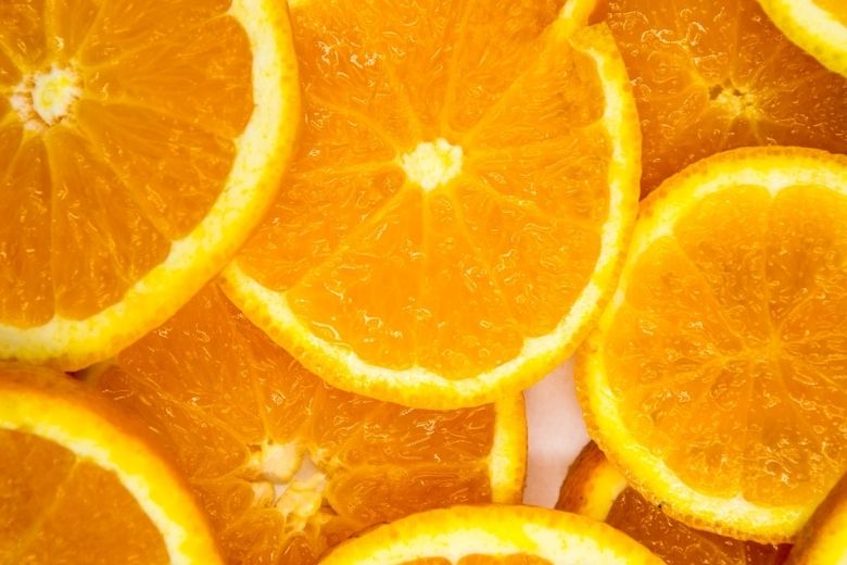 DIY: zo maak je zelf schoonmaakspray van sinaasappelschillen
