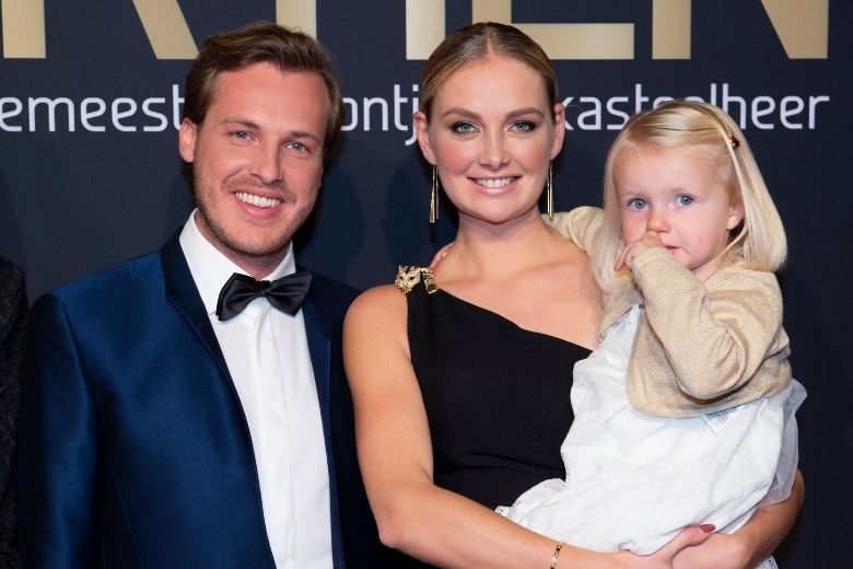 Maxime Meiland showt vol trots groeiende babybuik