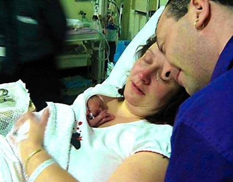 Deze moeder kon haar baby slechts eenmaal in de arm nemen. Wat er dan gebeurd had niemand verwacht.