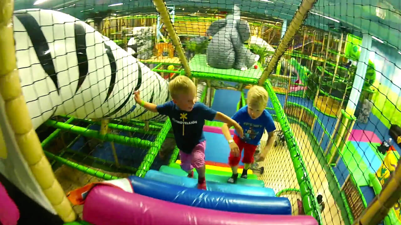 Nederlandse Voedsel- en Warenautoriteit waarschuwt voor indoor speelparadijzen: "Ouders, houd ogen open!!"