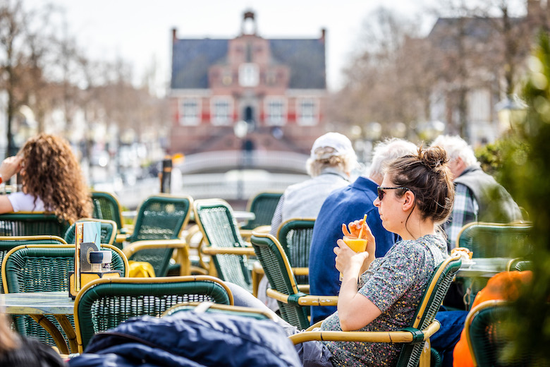 Terrassen weer inperken na corona? Gemeenten staan voor dilemma