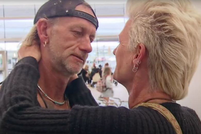 Simone uit B&B Vol Liefde doet boekje open