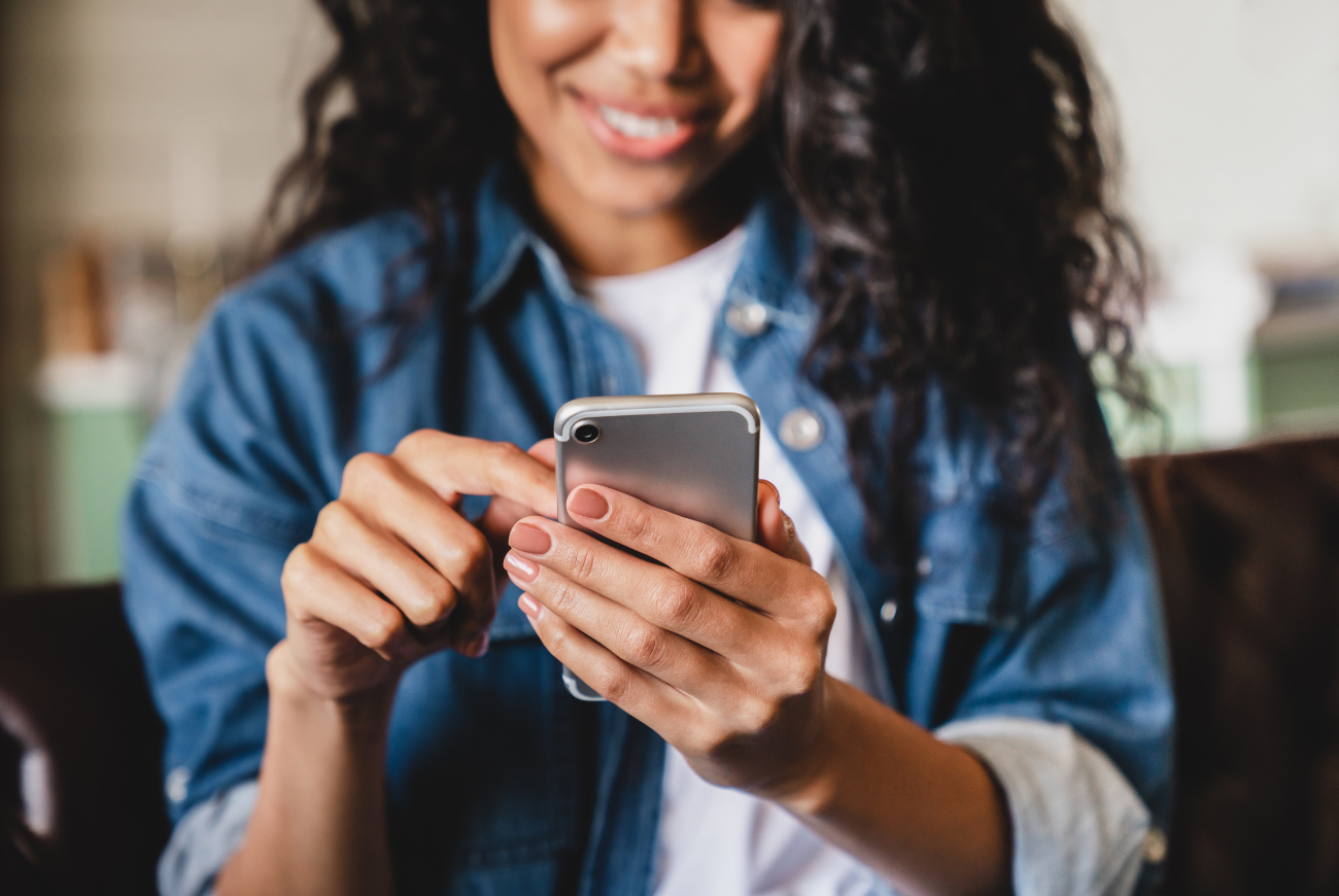 Feit of fabel: kan het licht van je telefoon voor huidveroudering zorgen?