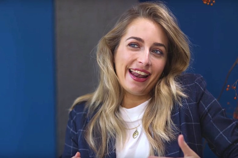 Shelly Sterk showt haar prachtige babybuik in zwangerschapsfotoshoot