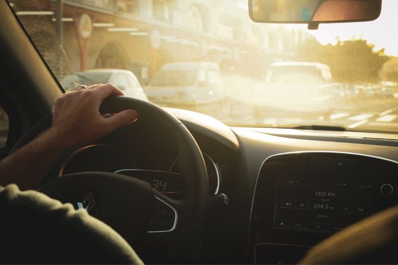 6 tips om zo goedkoop mogelijk auto te rijden