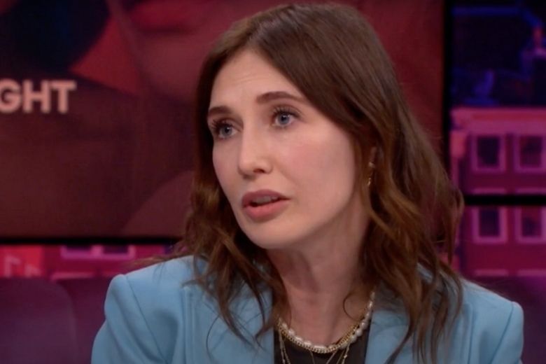 Kijkers Jinek afgeleid door nieuw gebit Carice van Houten