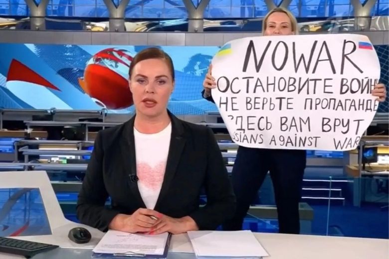 Protest op Russische televisie: 'Wat een heldin is Marina'