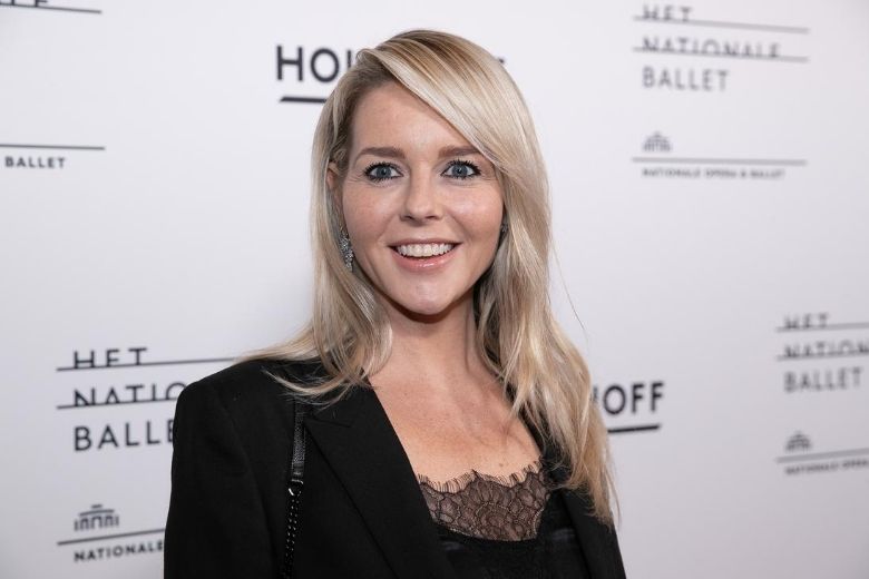 Chantal Janzen maakt de tongen los met topless foto