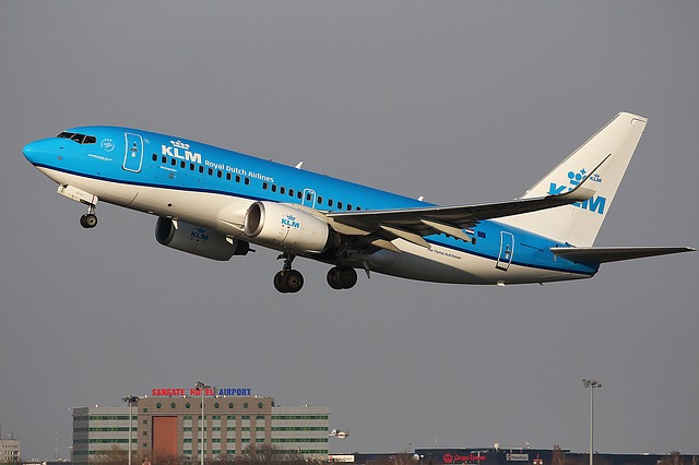 KLM stopt met de verkoop van sigaretten en andere rookwaar in het vliegtuig