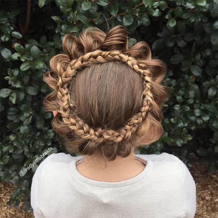 Ze maakt elke morgen de meest fantastische vlechten in het haar van haar dochtertje! Het is zo creatief!