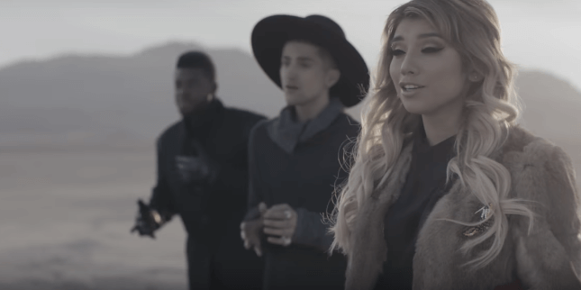 Deze versie van "Hallelujah" geeft mensen over de heel wereld kippenvel... Dit MOET je  horen!