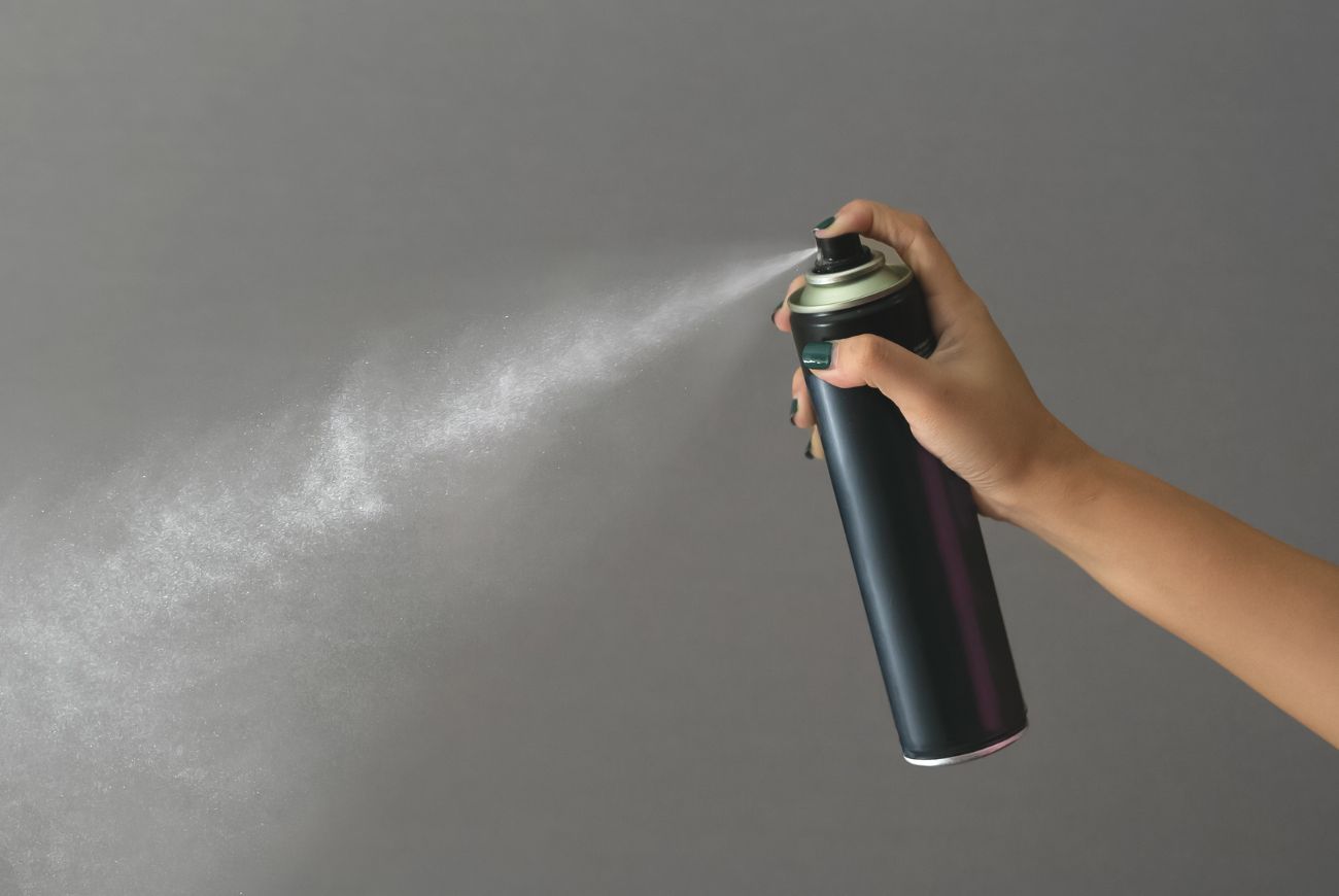 Aha! Je kunt haarlak ook voor déze dingen gebruiken