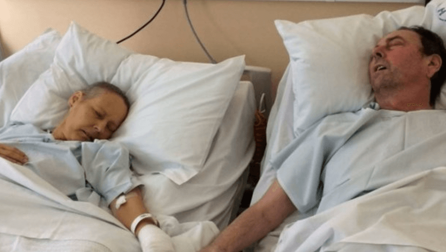 Kinderen delen aangrijpende foto van de dood van hun ouders.. Wat verschrikkelijk dit, heel veel sterkte!