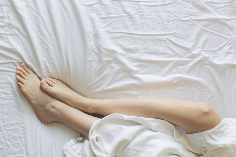 Heb je een matras dat onder de vochtvlekken zit? Met deze drie ingrediënten haal je ze er heel makkelijk uit!