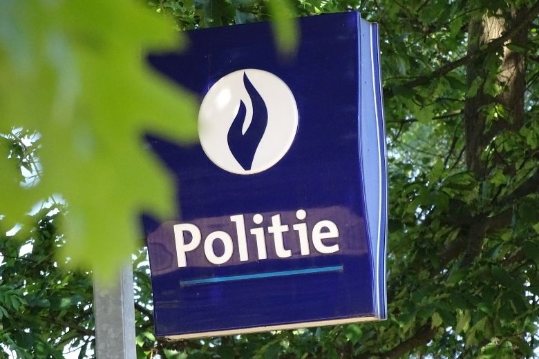 Opvallend: man brengt taart en chocolade langs bij politie na aanhouding