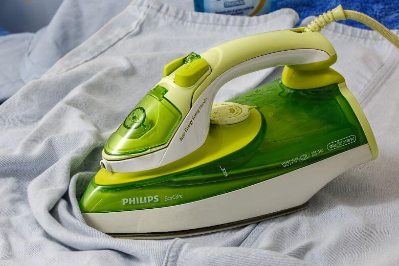 Zo verwijder je heel eenvoudig strijkijzervlekken op je kleding
