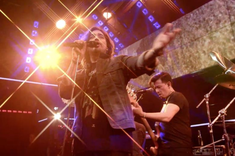 Waylon treedt op met legendarisch Live Aid Queen-optreden bij DWDD